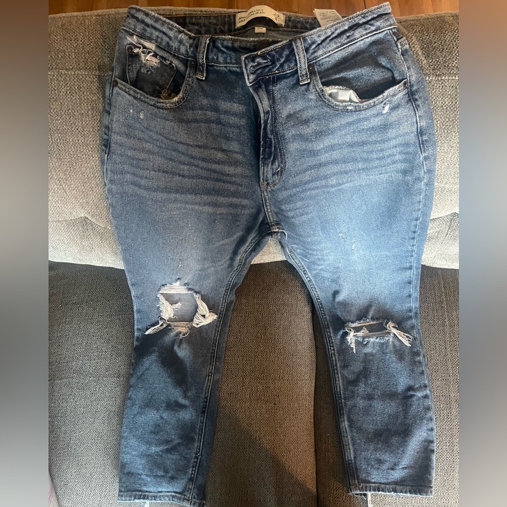 Abercrombie jeans. Size 8/29. Mom jeans. Worn once.